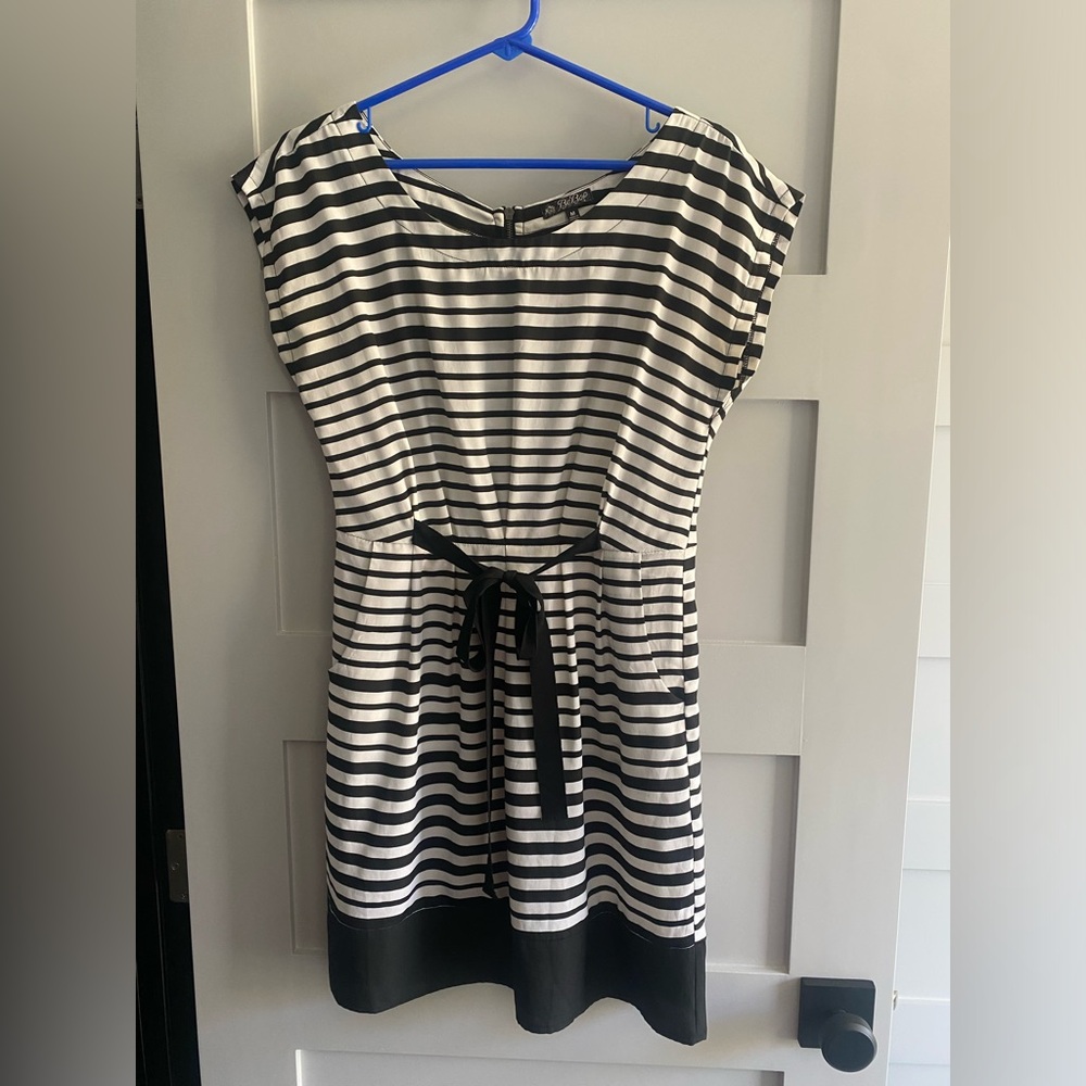 Cute striped dress, Like New, Size M.